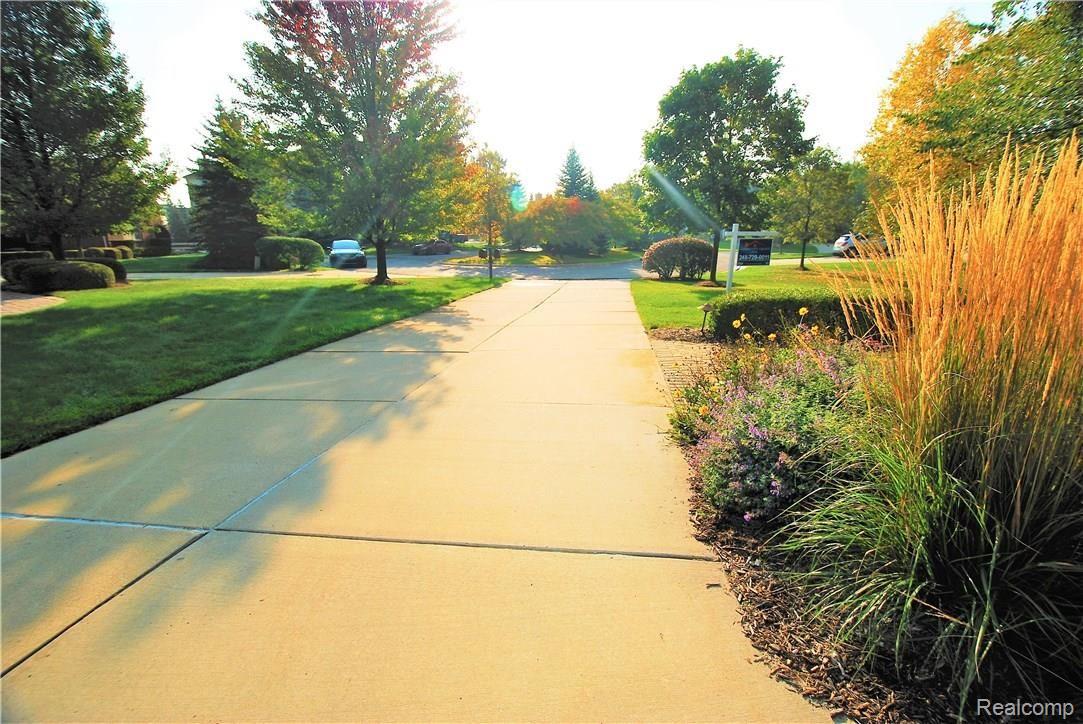 5304 Ashmonte Court Rochester, MI 48306 - Photo 45 of 47 Drive way