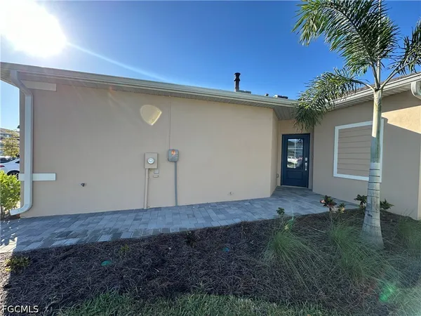a view of a garage