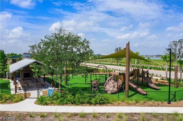$2,100 | 17776 Palmetto Pass Lane, Punta Gorda, FL 33982