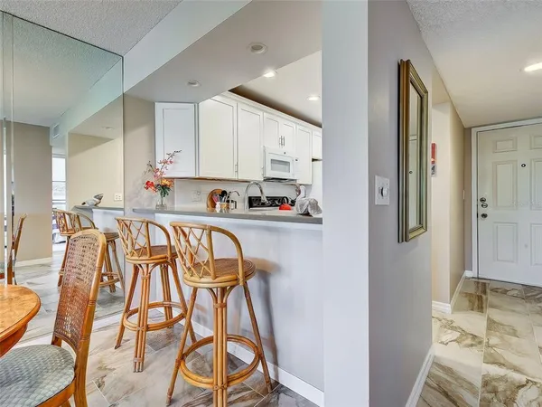$219,000 | 408 Cerromar Circle South, Unit 233, Venice, FL 34293