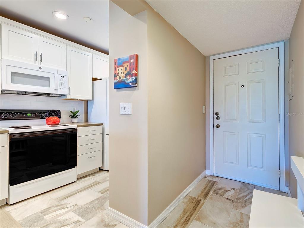 408 Cerromar Circle South, Unit 233 Venice, FL 34293 - Photo 7 of 58