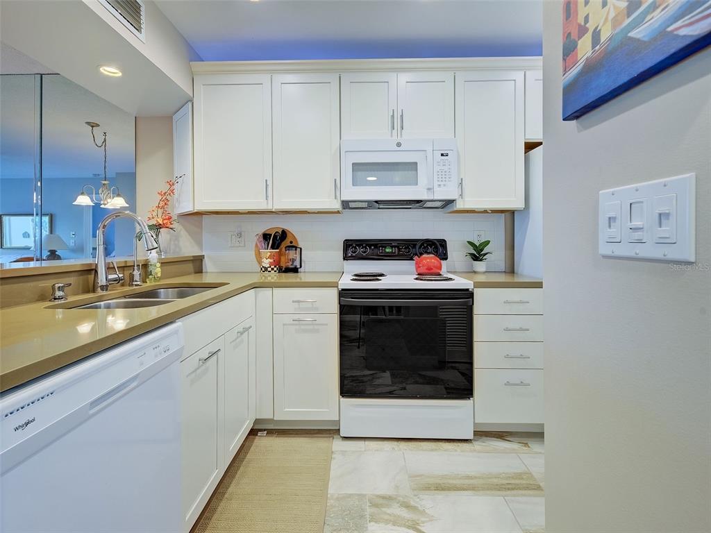 408 Cerromar Circle South, Unit 233 Venice, FL 34293 - Photo 8 of 58