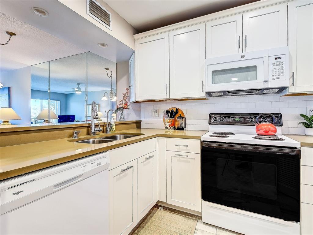 408 Cerromar Circle South, Unit 233 Venice, FL 34293 - Photo 9 of 58