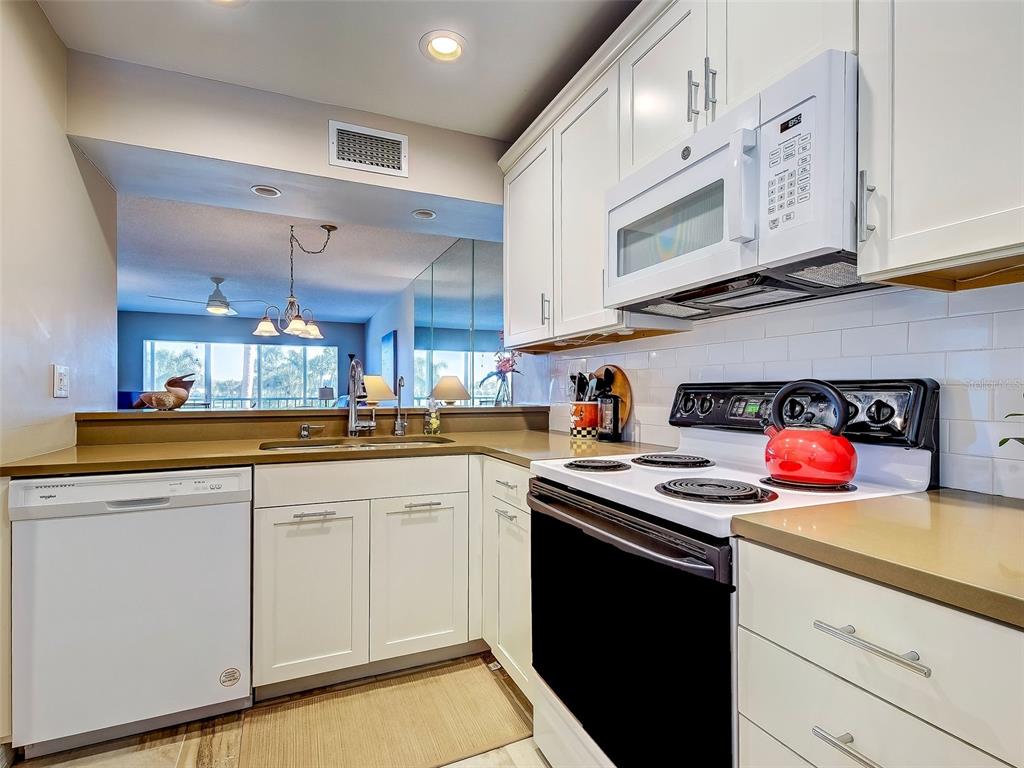 408 Cerromar Circle South, Unit 233 Venice, FL 34293 - Photo 10 of 58