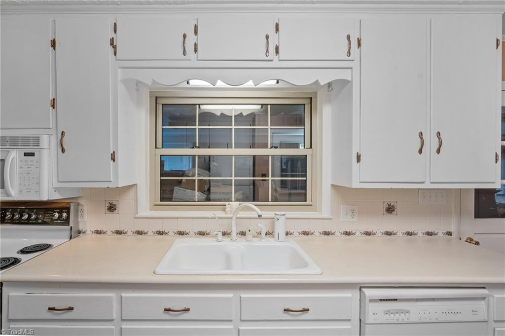 19 Colonial Drive Lexington, NC 27292 - Photo 4 of 29