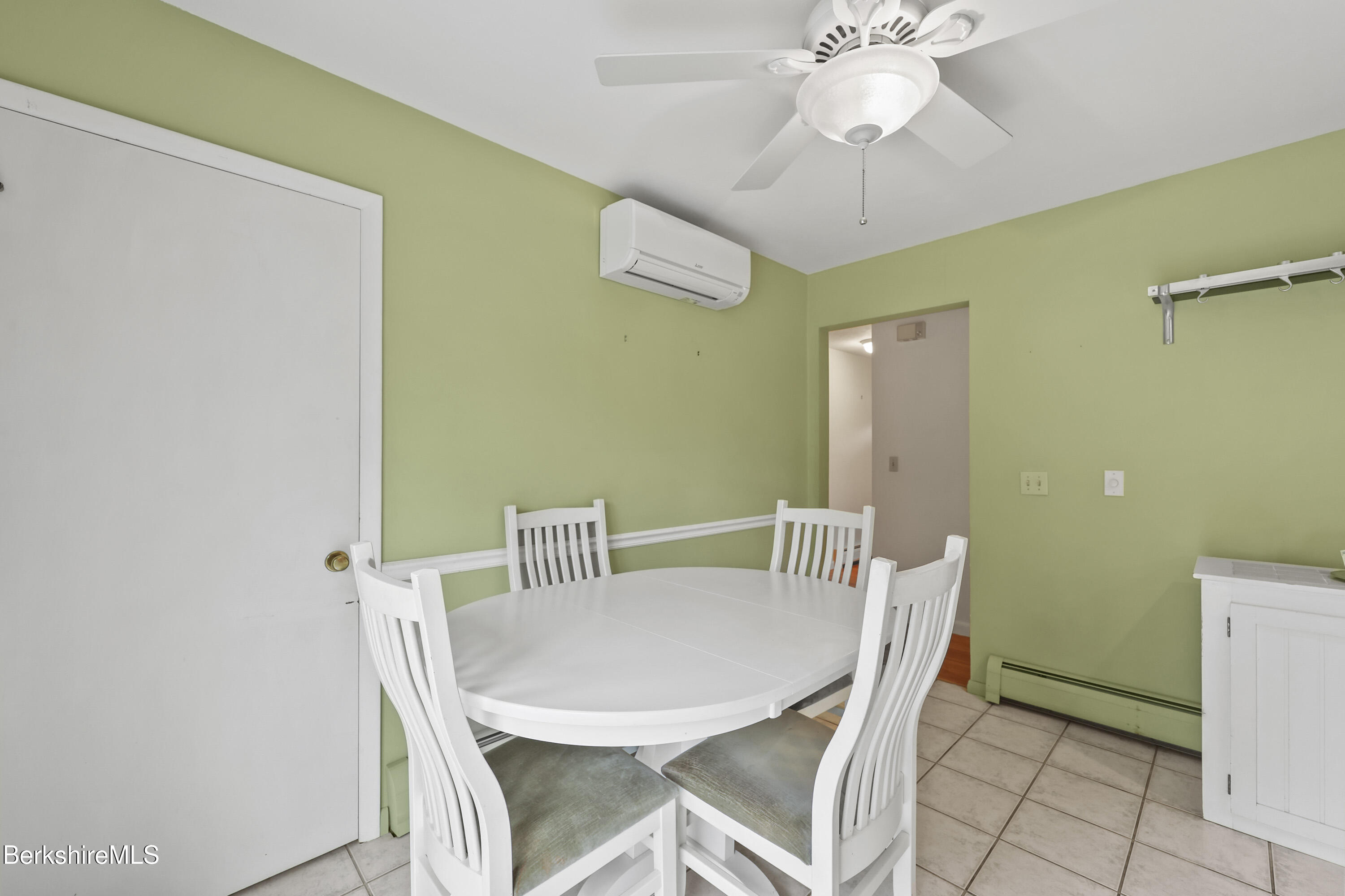 46 Cobble View Road Williamstown, MA 01267 - Photo 6 of 42 Breakfast Area