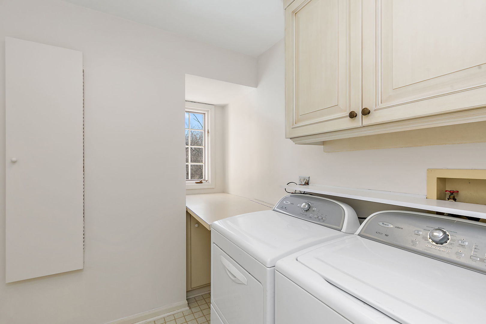 43 North Ravenscraig Lane Inverness, IL 60067 - Photo 13 of 64 a utility room with dryer and washer