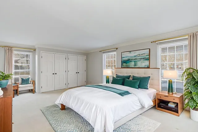 $725,000 | 43 North Ravenscraig Lane, Inverness, IL 60067