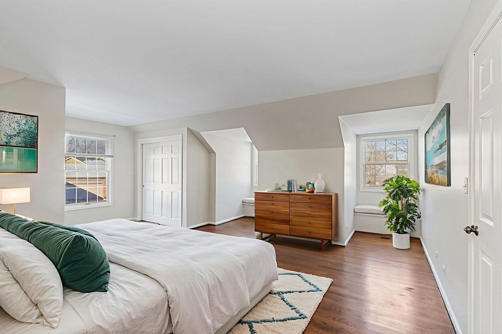 43 North Ravenscraig Lane Inverness, IL 60067 - Photo 23 of 64 a bedroom with a bed potted plant and a window