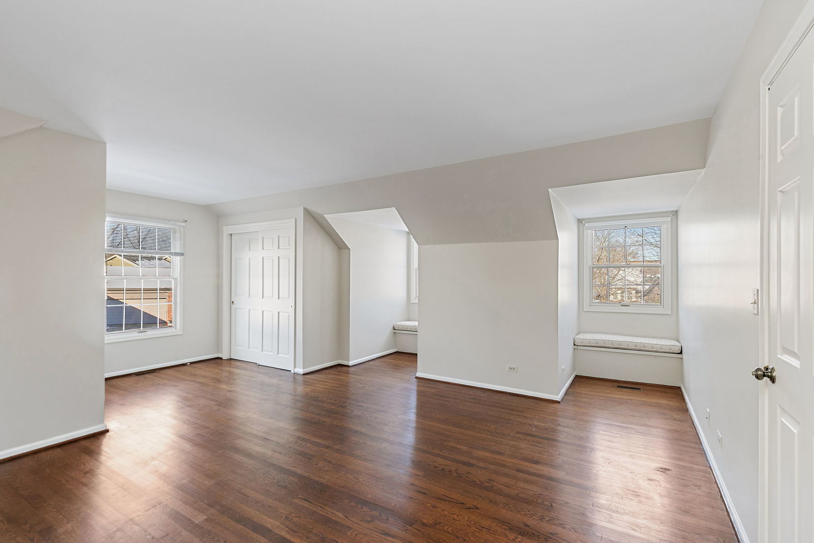 43 North Ravenscraig Lane Inverness, IL 60067 - Photo 24 of 64 an empty room with wooden floor and windows