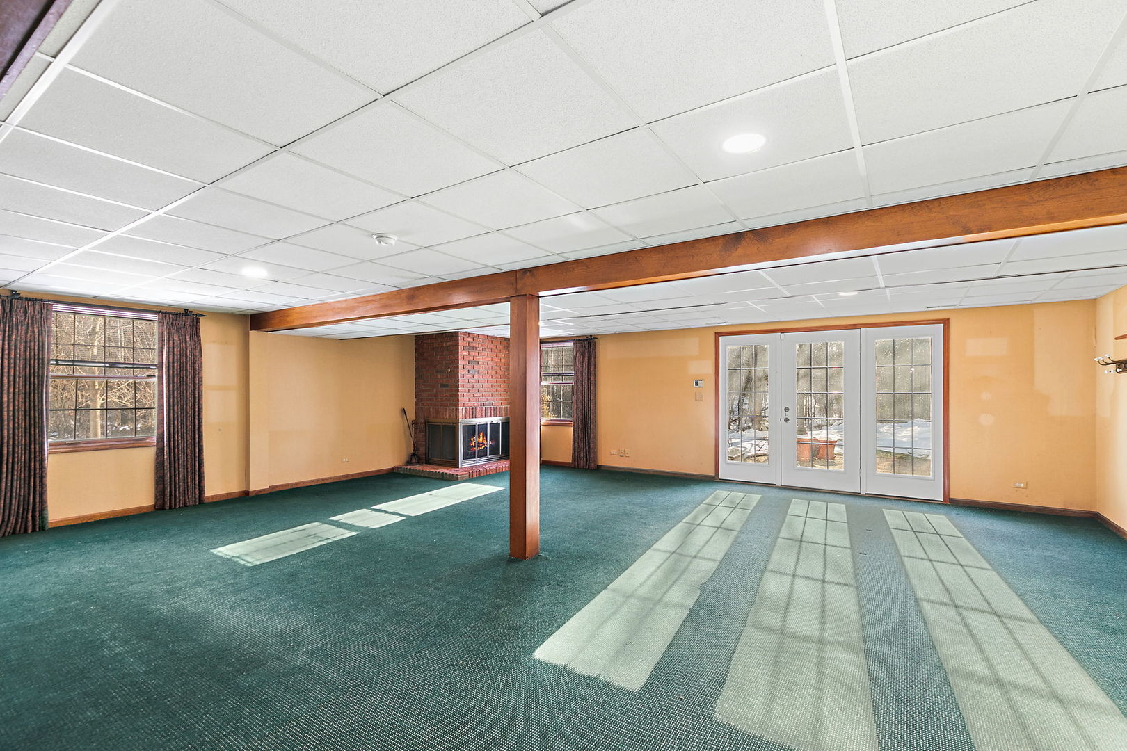 43 North Ravenscraig Lane Inverness, IL 60067 - Photo 32 of 64 a view of an empty room with a window