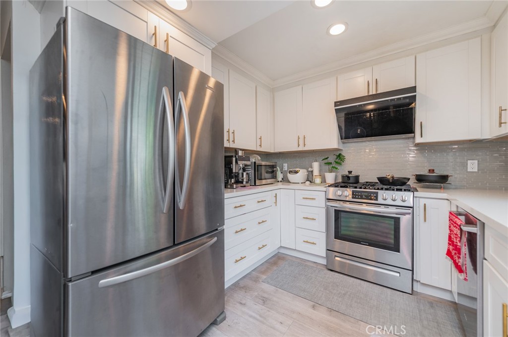 8 Deodar Irvine, CA 92604 - Photo 16 of 44