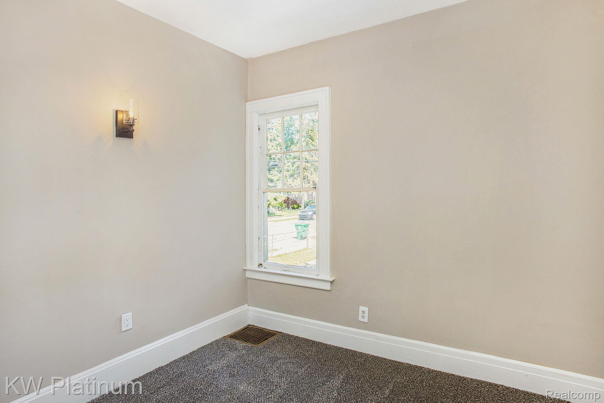 16321 East 9 Mile Road Eastpointe, MI 48021 - Photo 11 of 25