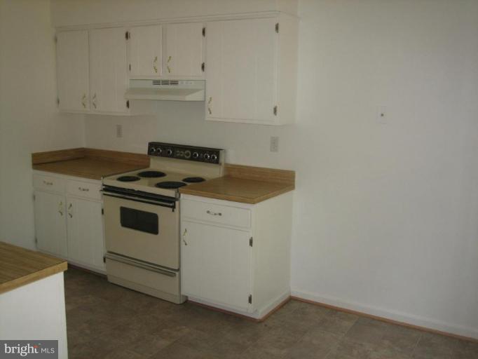 3396 Ryon Court Waldorf, MD 20601 - Photo 4 of 14 Kitchen