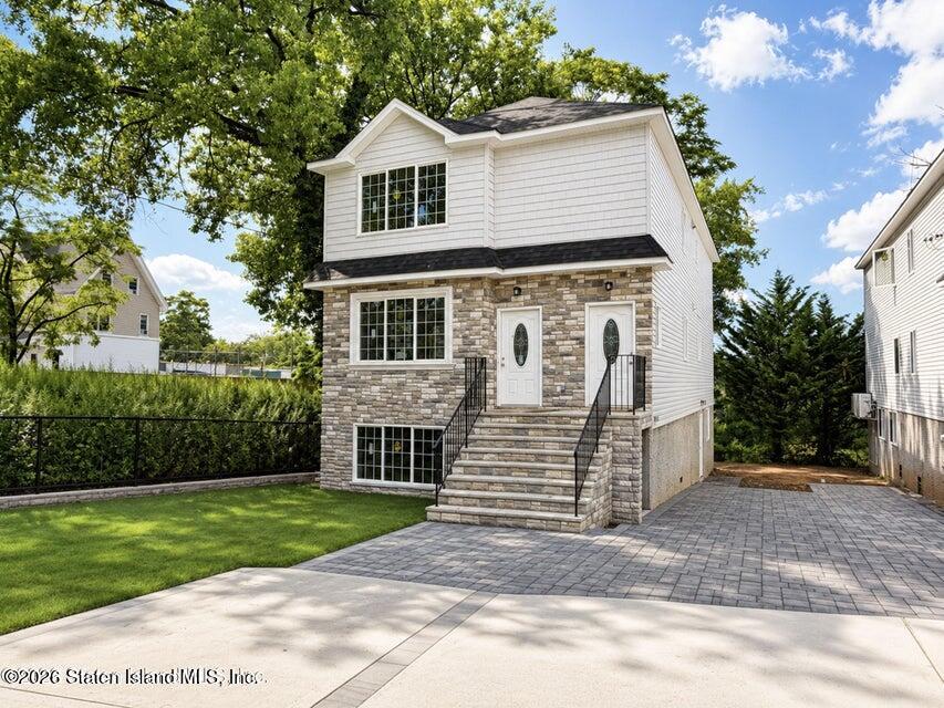 6907 Amboy Road Staten Island, NY 10309 - Photo 1 of 32 20260803152207765519000000-o