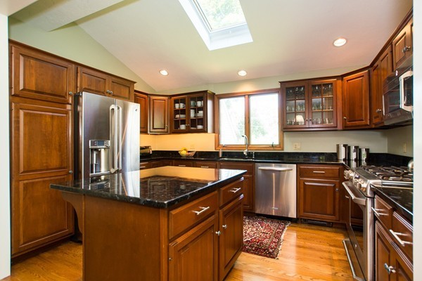 40 West Side Road Milton, MA 02186 - Photo 5 of 21 Gallery Image 5