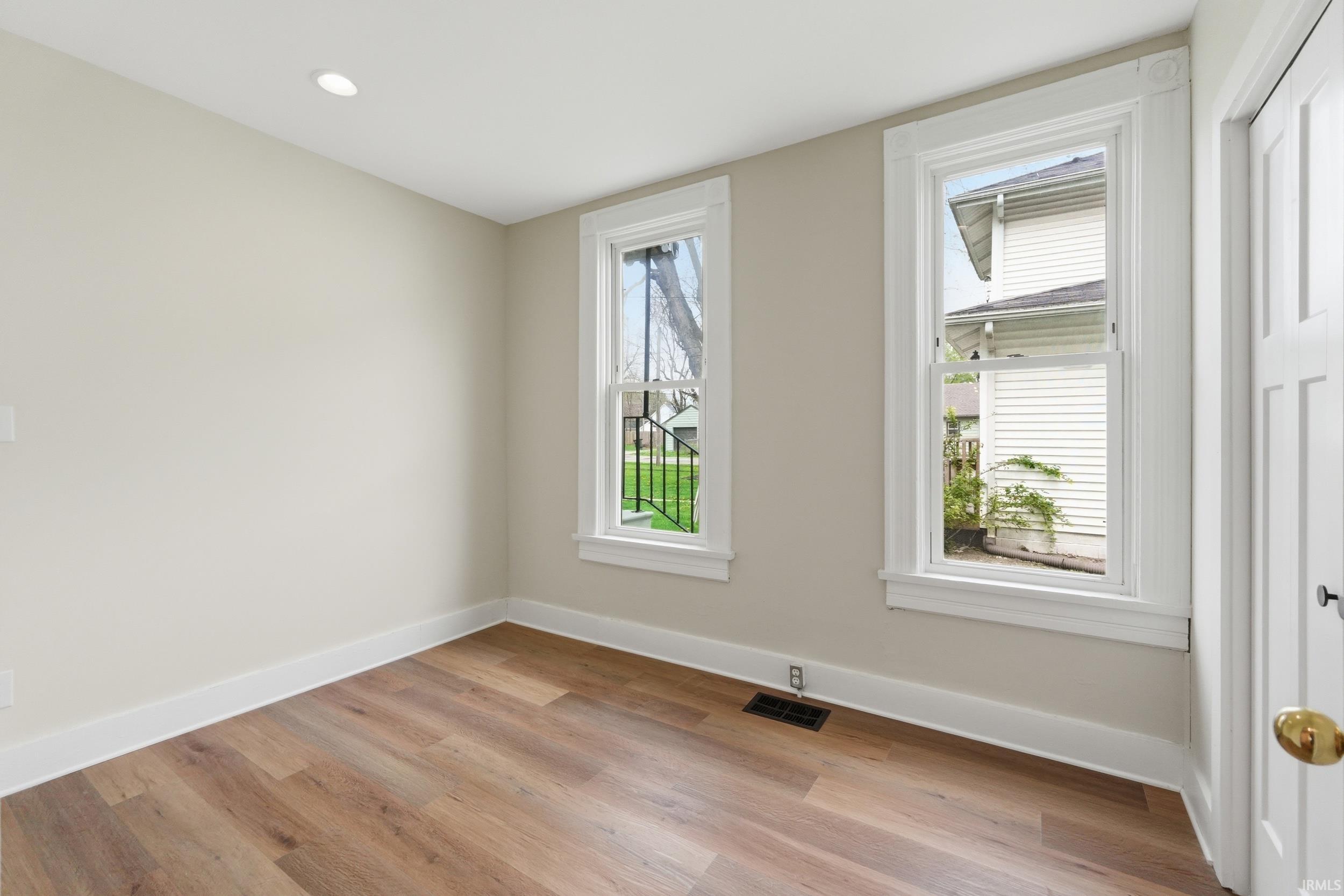 229 Center Street Fort Wayne, IN 46808 - Photo 12 of 41