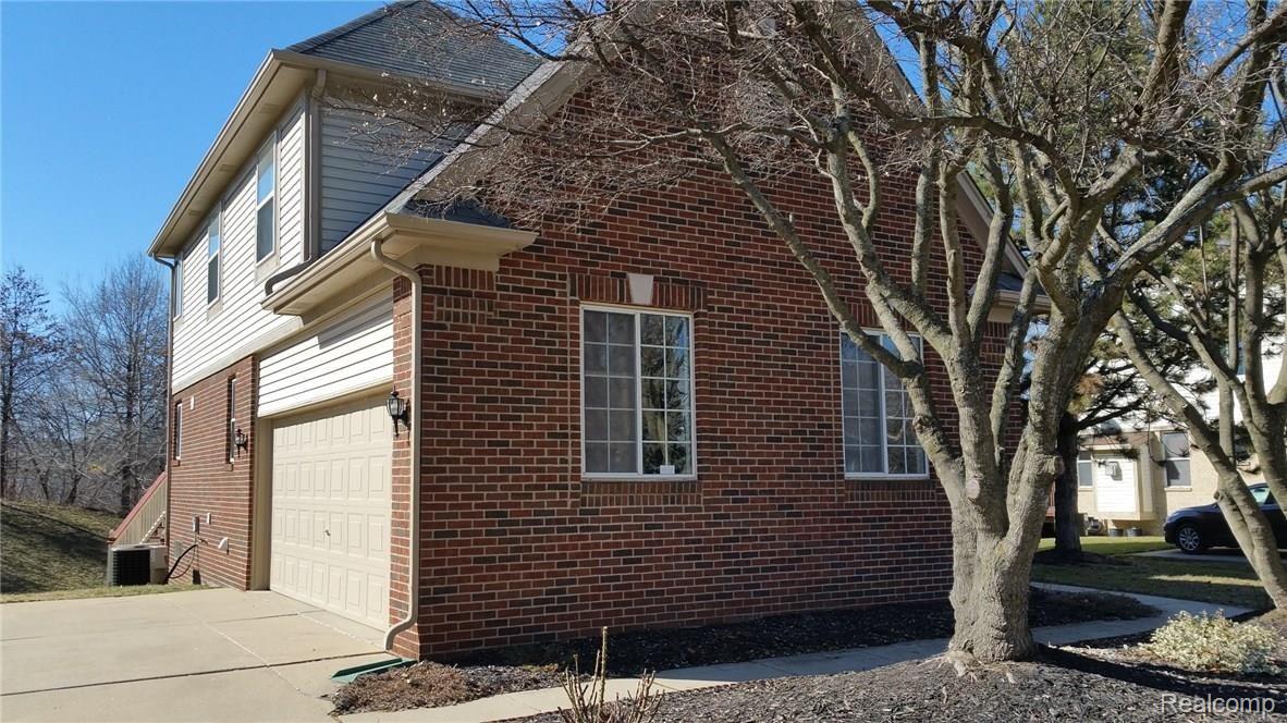 773 Woodfield Way Rochester, MI 48307 - Photo 4 of 38 20170218_132418.jpg