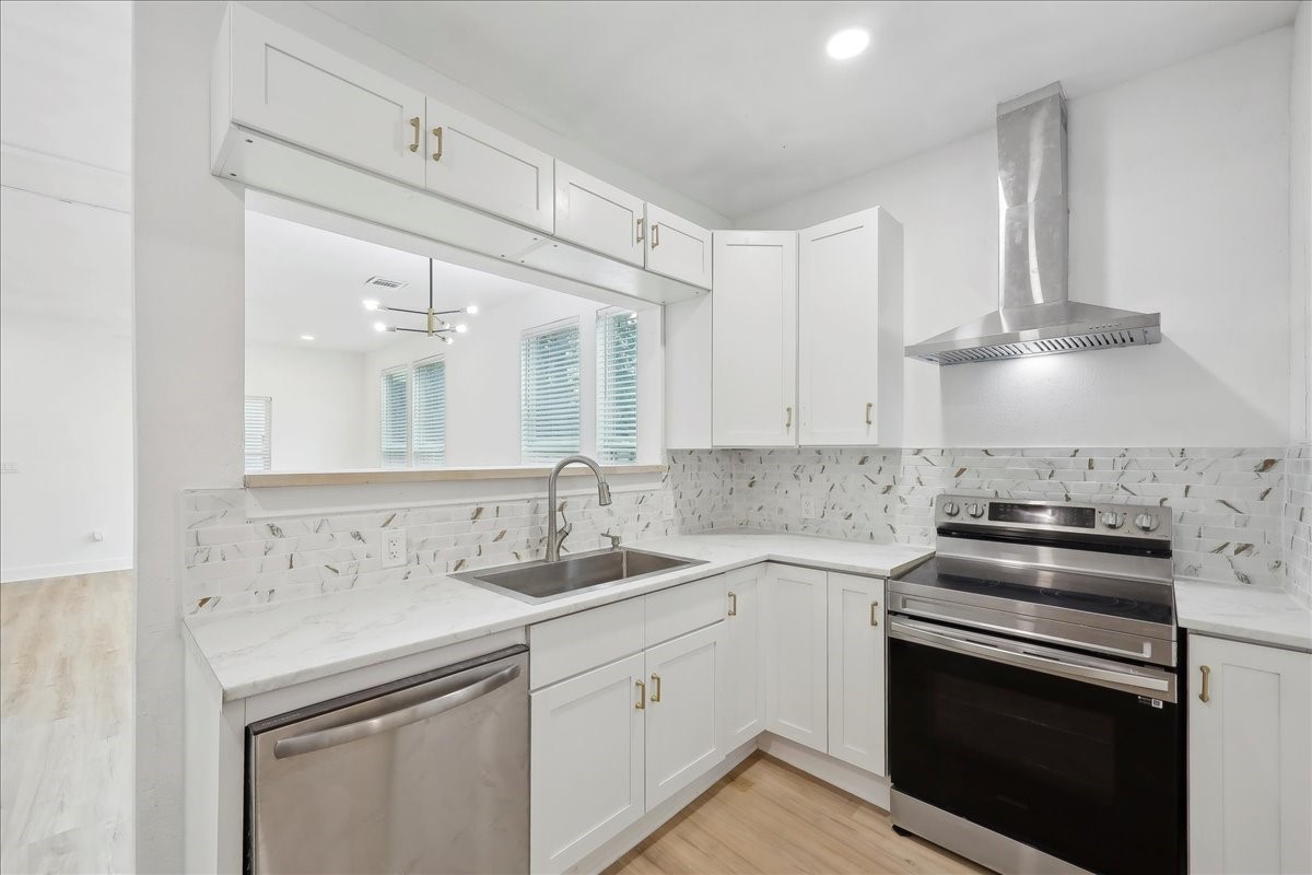 2272 Pierce Street Beaumont, TX 77703 - Photo 2 of 16