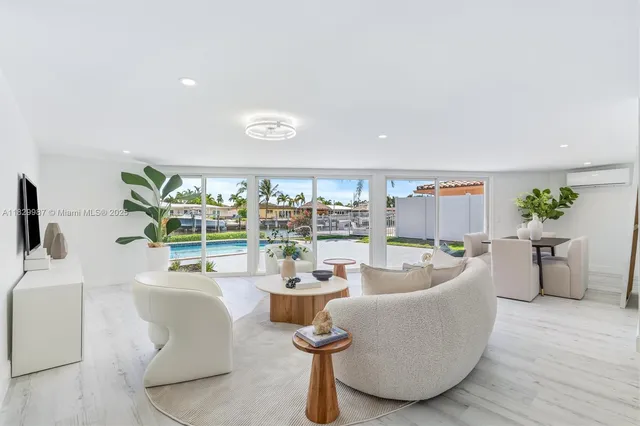 $1,099,999 | 321 Southeast 4th Street, Pompano Beach, FL 33060