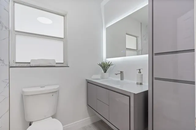 $1,099,999 | 321 Southeast 4th Street, Pompano Beach, FL 33060