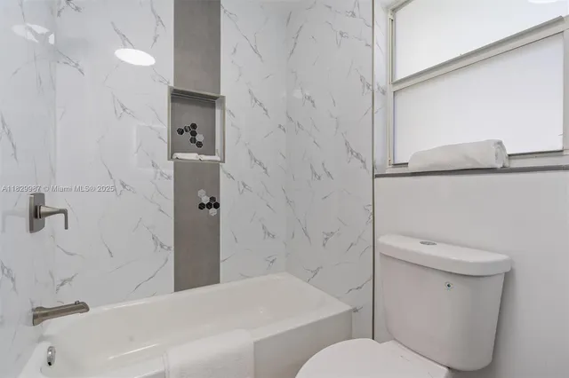 $1,099,999 | 321 Southeast 4th Street, Pompano Beach, FL 33060