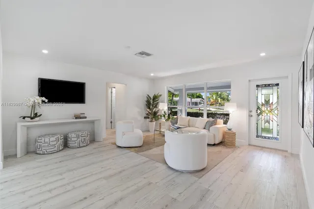 $1,099,999 | 321 Southeast 4th Street, Pompano Beach, FL 33060