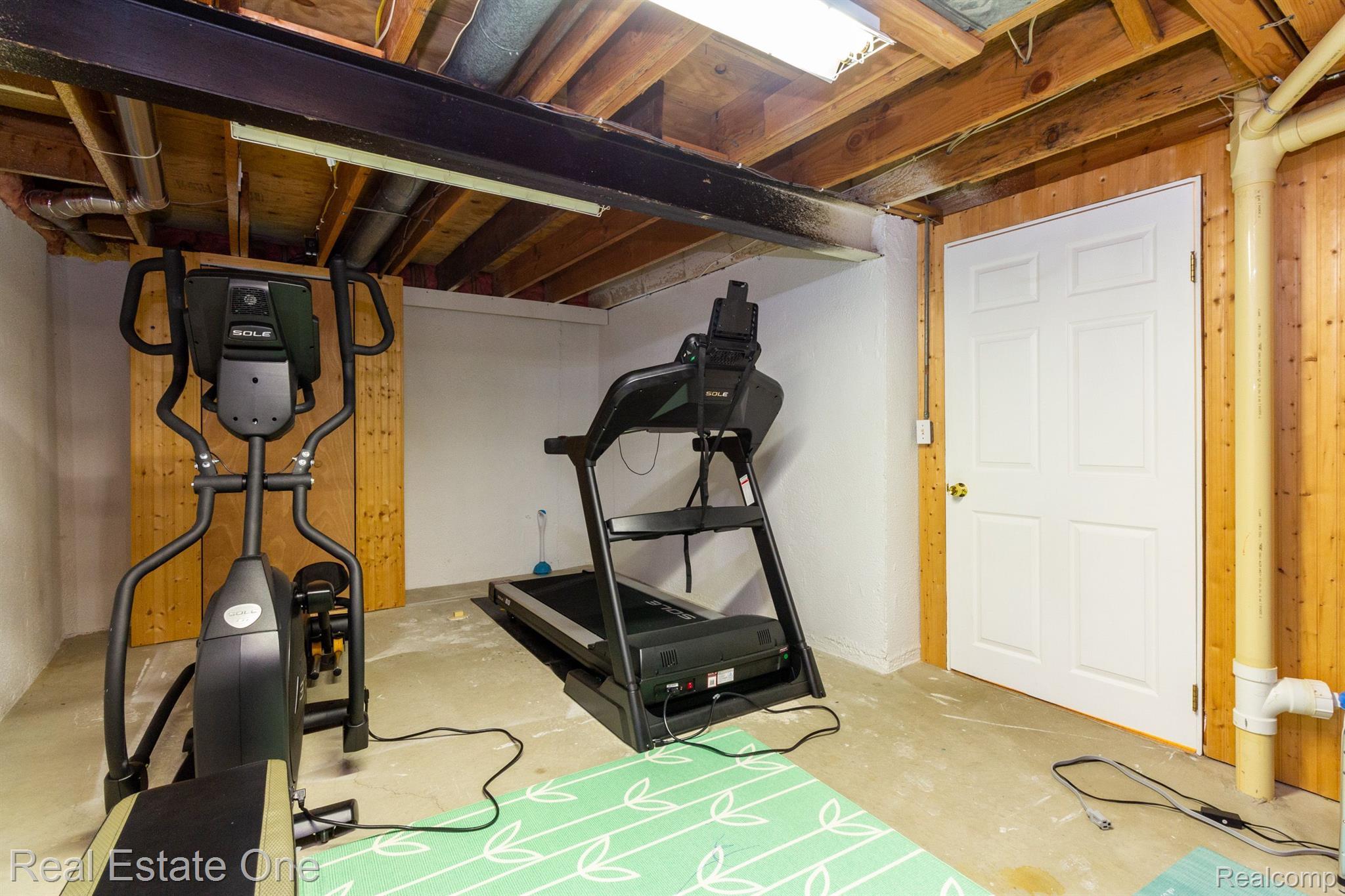 594 Shellbourne Drive Rochester, MI 48309 - Photo 45 of 59 Gallery Image 45