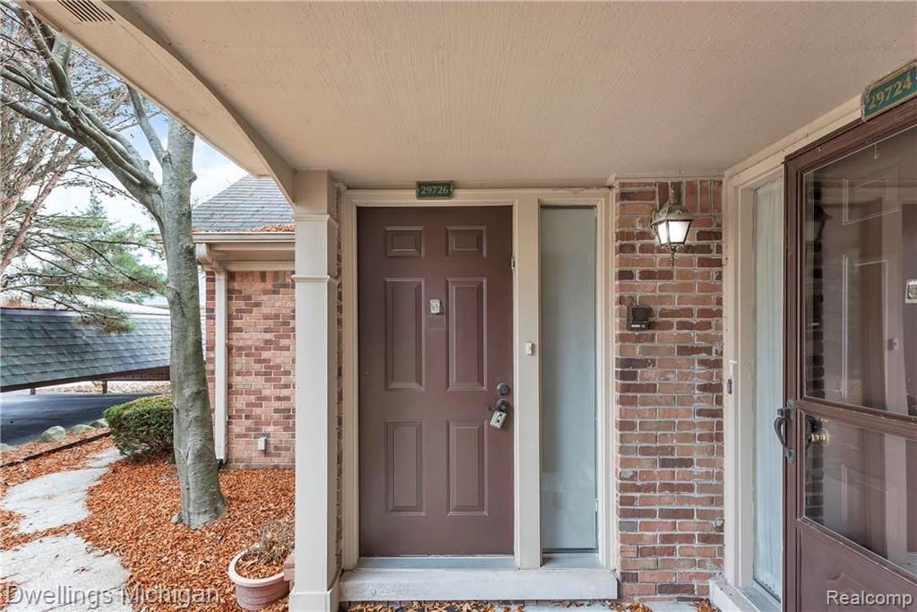 29726 Pine Ridge Circle Farmington Hills, MI 48331 - Photo 5 of 34