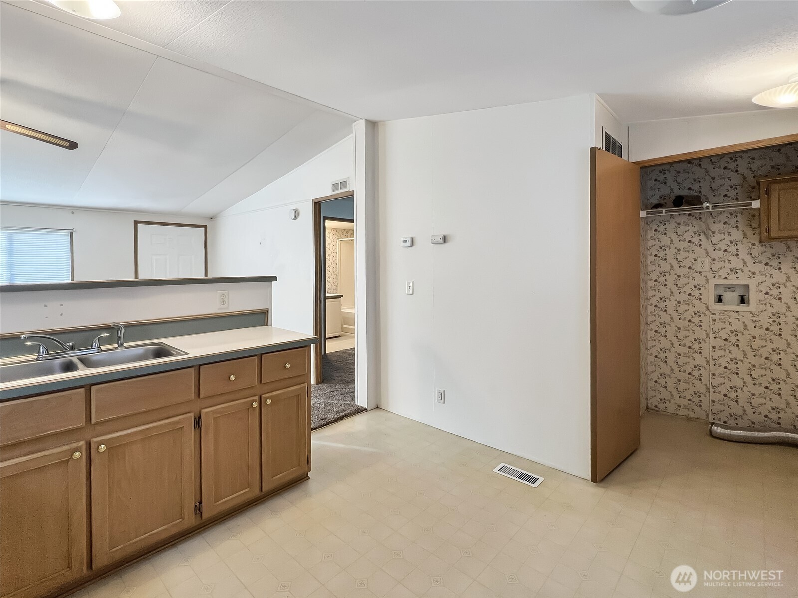 10900 Kuhlman Road Southeast, Unit 54 Olympia, WA 98513 - Photo 6 of 15 a spacious bathroom with a shower and a sink