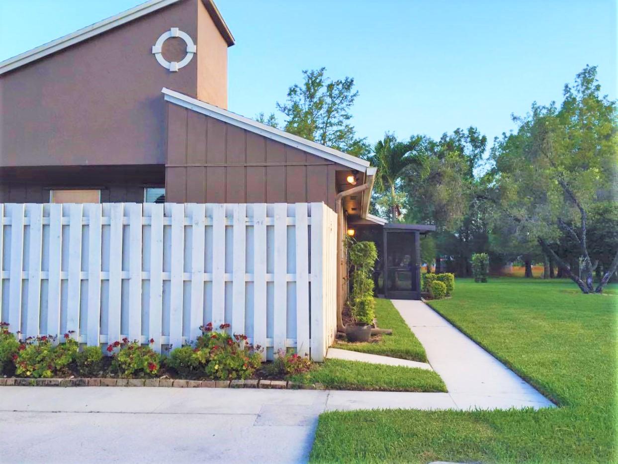 22301 Timberly Drive Boca Raton, FL 33428 - Photo 29 of 32 Driveway