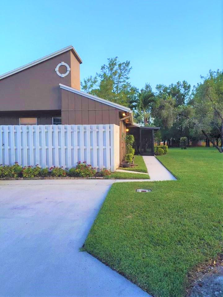 22301 Timberly Drive Boca Raton, FL 33428 - Photo 30 of 32 Long Driveway View