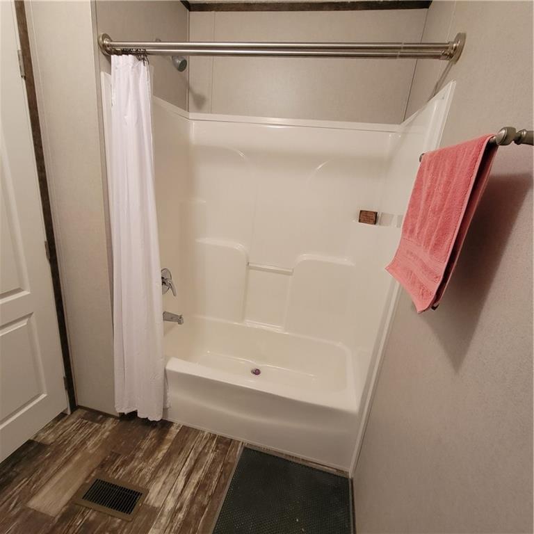 225 Reston Road Imperial, PA 15126 - Photo 17 of 39 Hall Bath