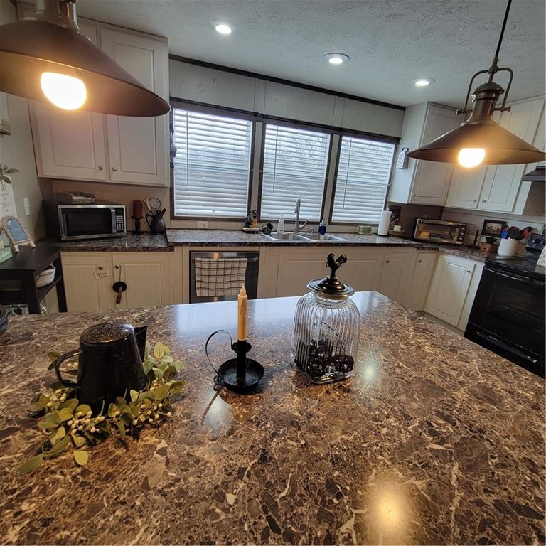 225 Reston Road Imperial, PA 15126 - Photo 7 of 39 Gallery Image 7