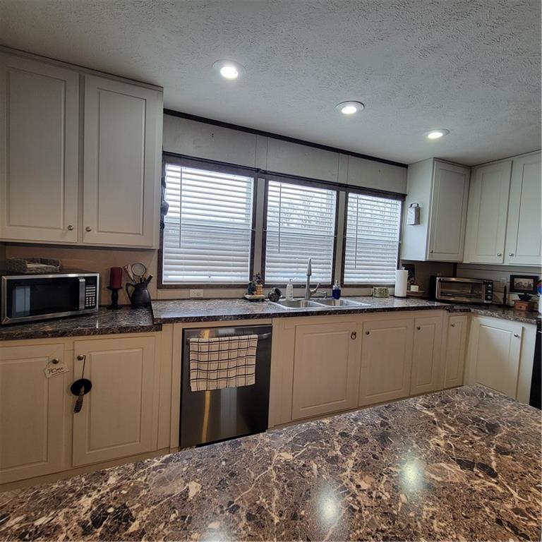 225 Reston Road Imperial, PA 15126 - Photo 8 of 39 Gallery Image 8