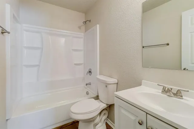 $2,150 | 260 Ariel Lane, Wilmer, TX 75172