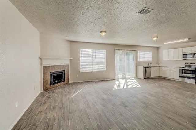 $2,150 | 260 Ariel Lane, Wilmer, TX 75172