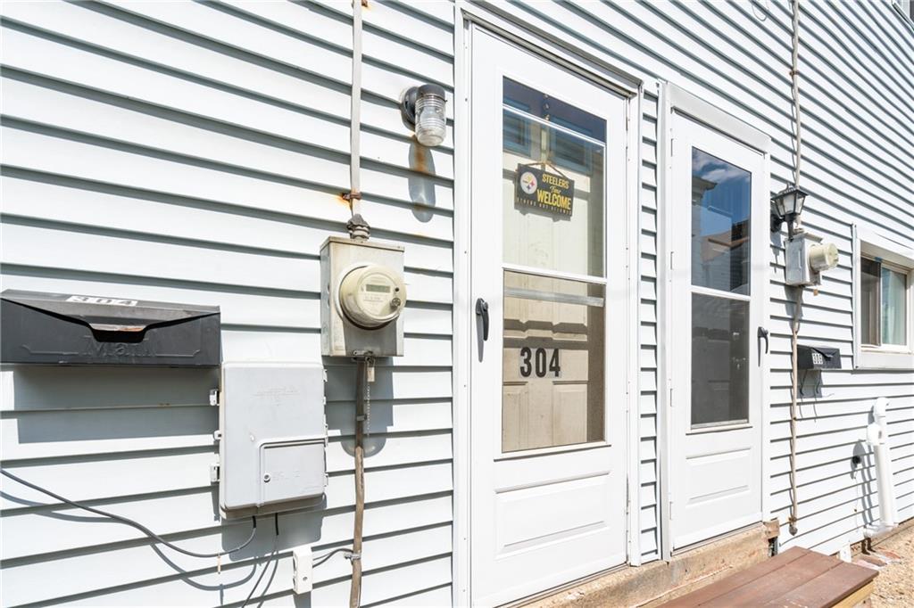 304 Pilgrim Way Pittsburgh, PA 15215 - Photo 2 of 10 a view of a door of the house