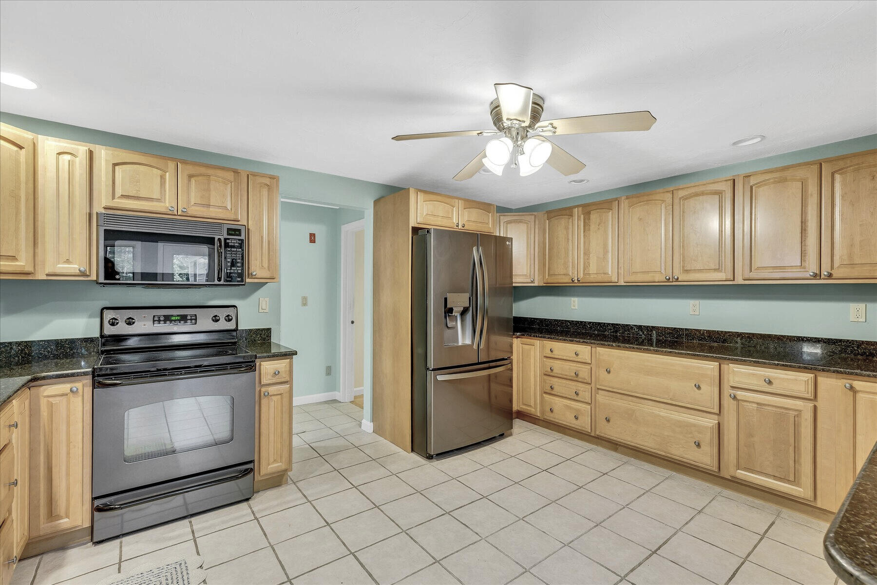 4 Florence Avenue Mashpee, MA 02649 - Photo 23 of 68 Kitchen