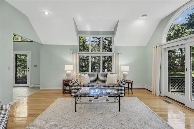 $879,900 | 4 Florence Avenue, Mashpee, MA 02649