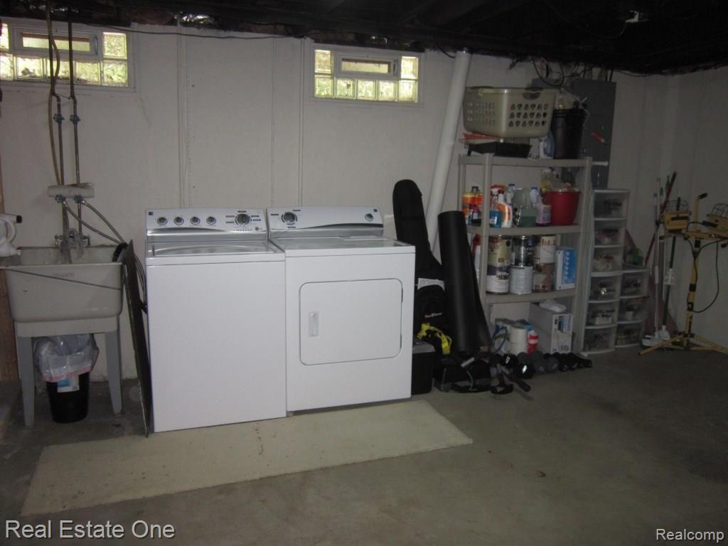 22804 Power Road Farmington, MI 48336 - Photo 28 of 35 laundry area.jpg