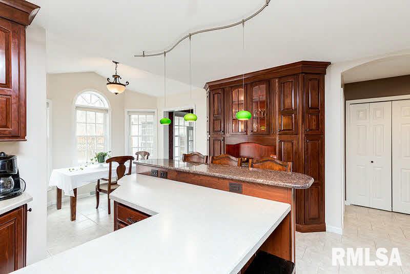 4715 Heatherstone Road Bettendorf, IA 52722 - Photo 8 of 24 Gallery Image 8