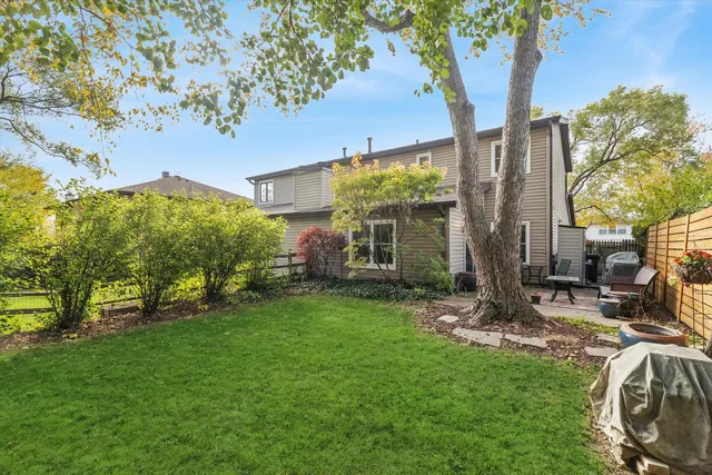 $367,500 | 323 Morningside Drive, Unit B, Bloomingdale, IL 60108