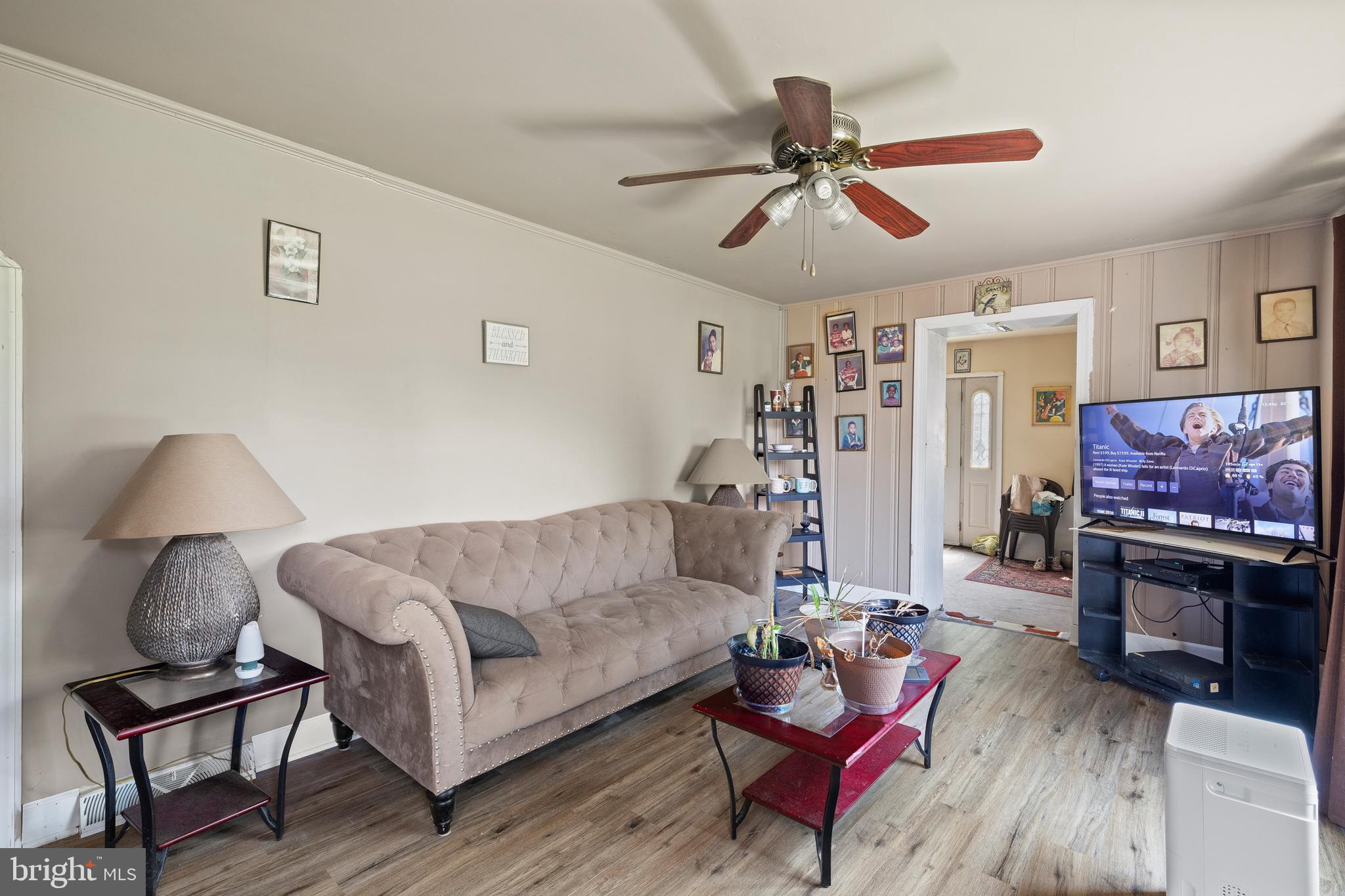 5943 Sneed Drive Deale, MD 20751 - Photo 6 of 38 Living room