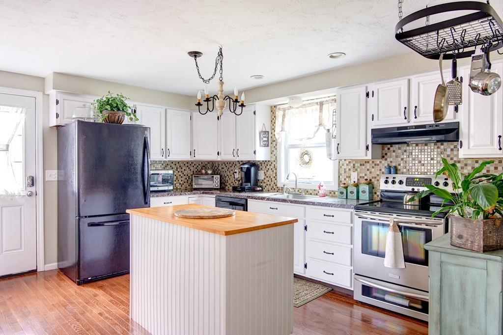 15 Old Douglas Road Webster, MA 01570 - Photo 3 of 18