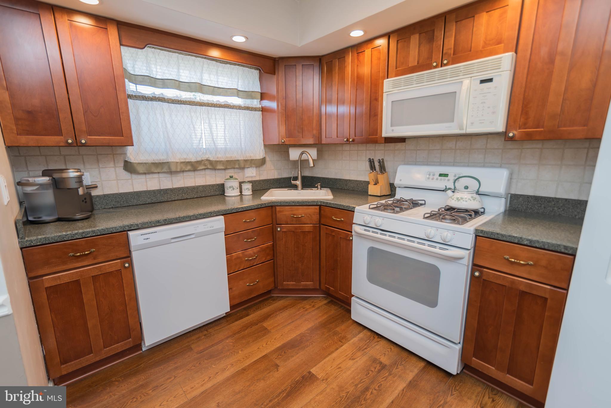 815 Avon Road Philadelphia, PA 19116 - Photo 10 of 28 Beautiful Kitchen