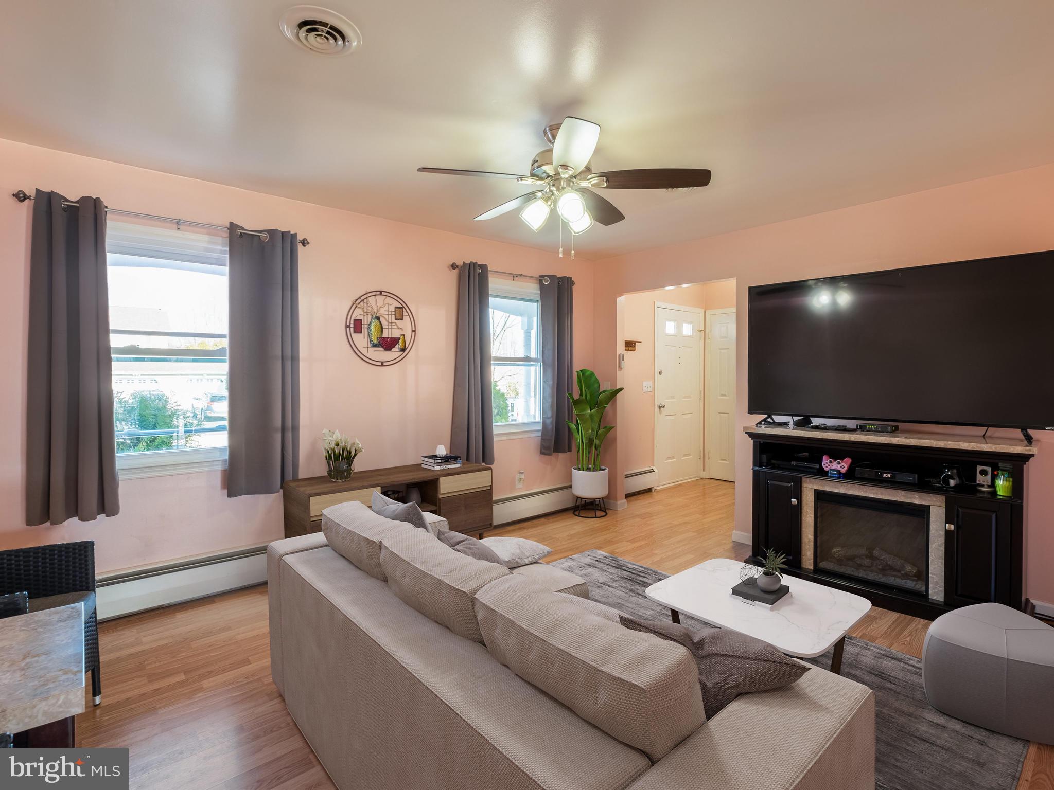 17 Hobbs Road Hamilton, NJ 08619 - Photo 4 of 36 Virtually staged living room