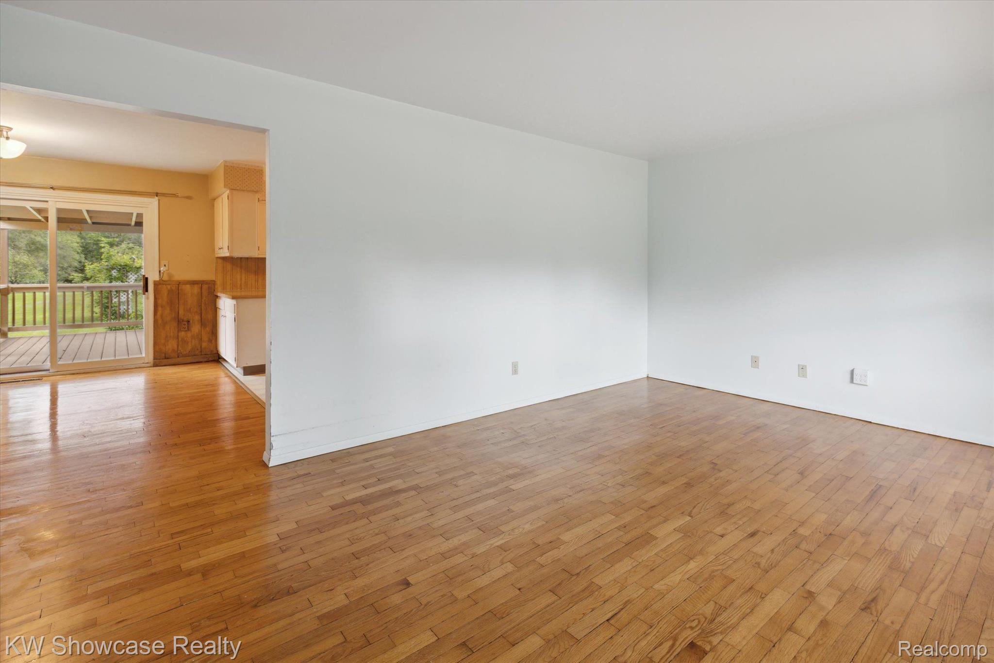 14353 North Bray Road Clio, MI 48420 - Photo 12 of 45 Living Room