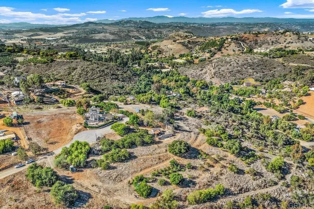 $1,585,000 | 1596 Aldorado Drive, Vista, CA 92084