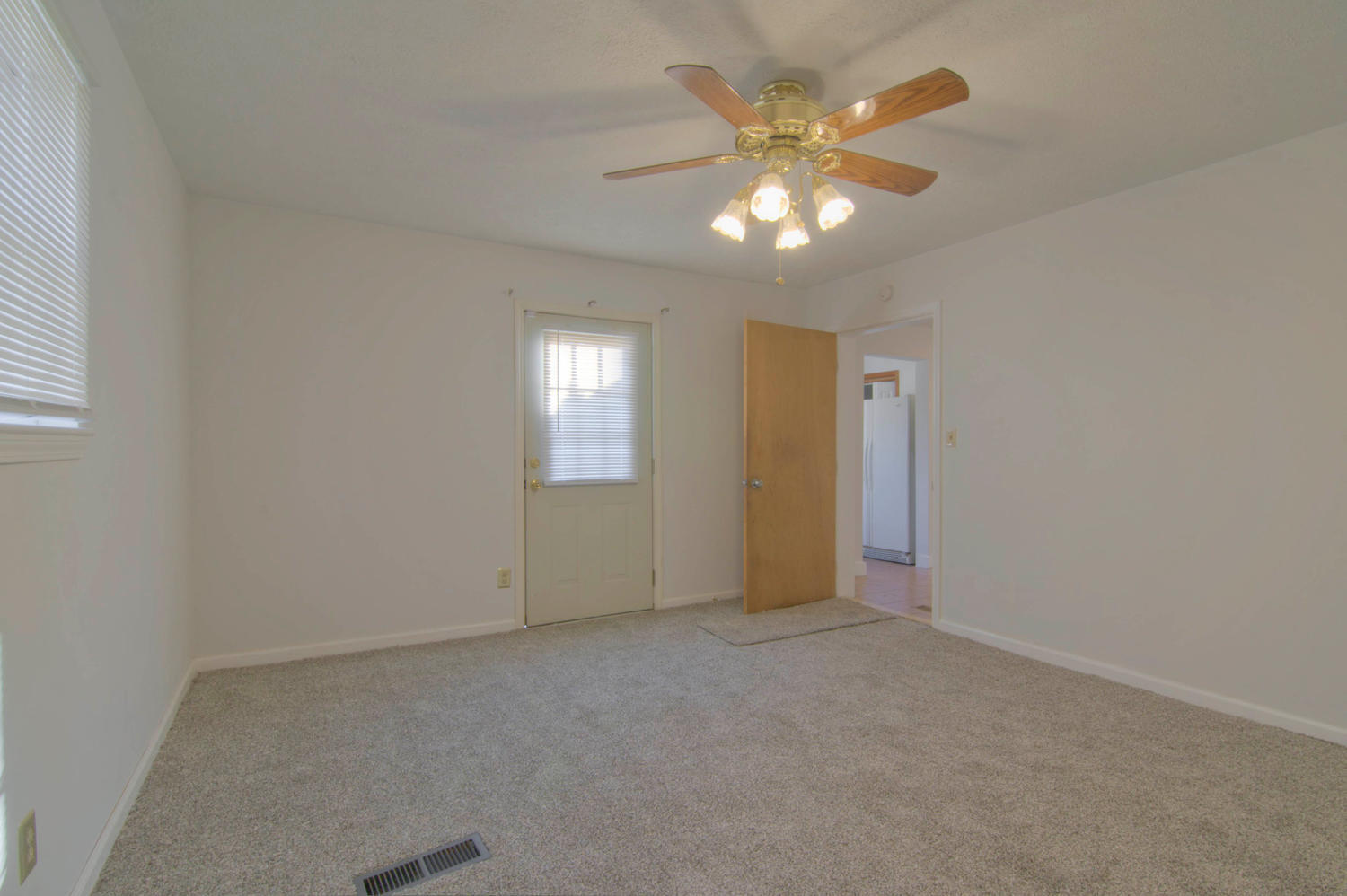 2104 Sandusky Road Knoxville, TN 37912 - Photo 15 of 23 2104 Sandusky Rd Knoxville TN-large-026-
